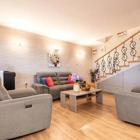 Horizon - Spacious Sea View House With 6 Bedrooms In בלצ'יק